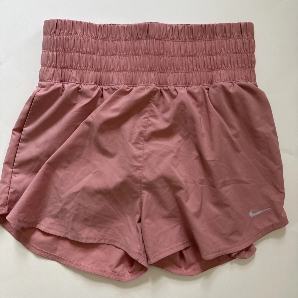 Nike One Ultra High Waisted Dri-FIT Shorts M 💗 New without tags
